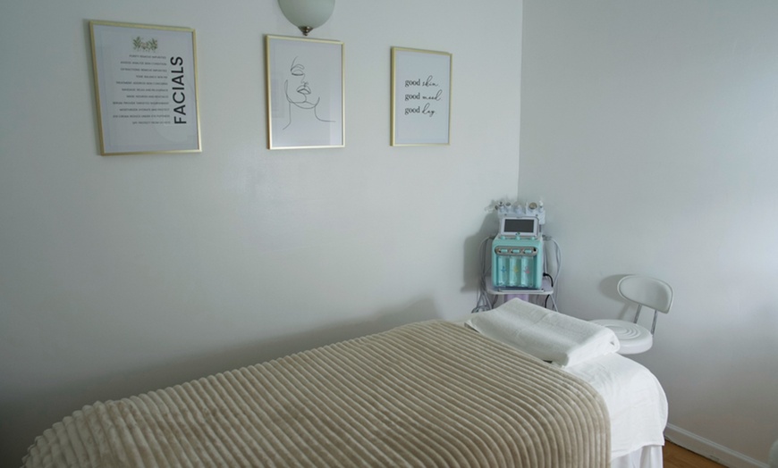 Image 3: Full Body Deep Tissue Massage with Hot Stone and Essential Oils at Eden Spa Massage