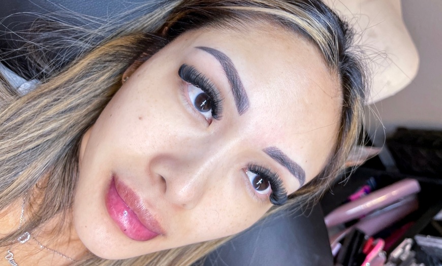 Image 2: Transform Your Look: Get Luscious Lashes That Wow! 