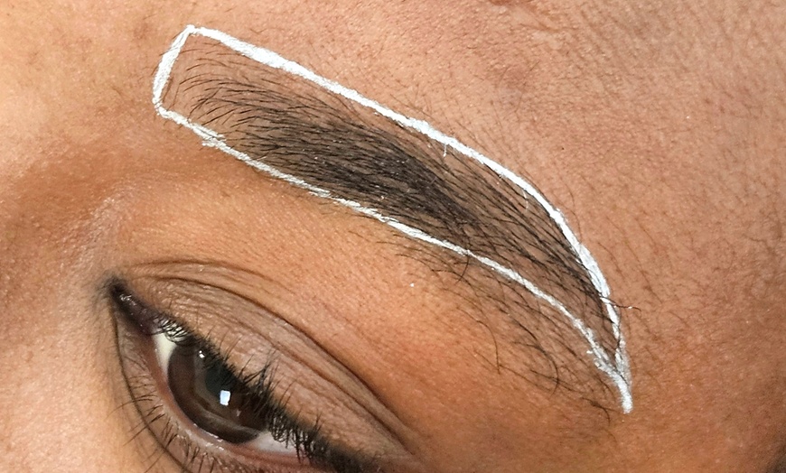 Image 8: Épilation des sourcils et autres soins avec Lia Beauty