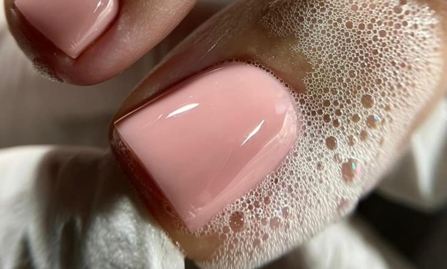 Image 1: Perfekte Füße: Pediküre mit Lack oder Schellack für 1 Person