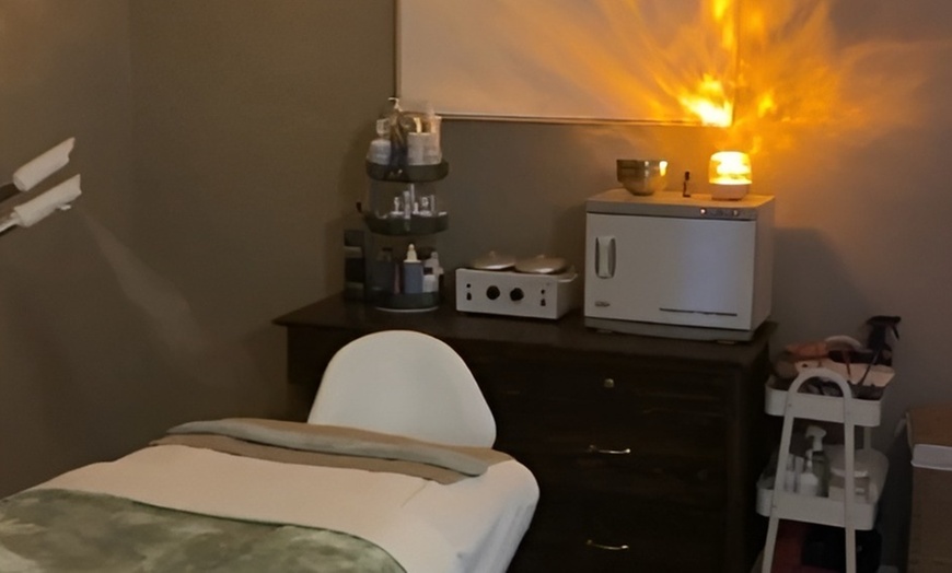 Image 2: Professional Brazilian or Bikini Wax for Silky-Smooth, Lasting Skin