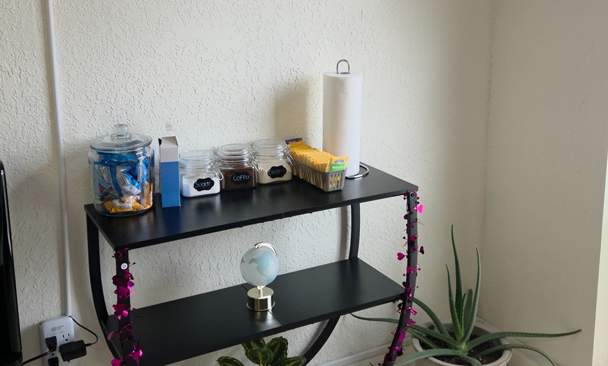 Image 7: 60 or 90 Minute Couples or Fusion Massage w/ Hot Towels and Hot stones