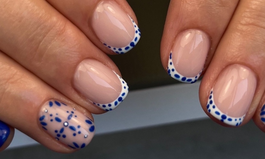 Image 7: Beauté des mains russe avec vernis semi permanent ou rallongement gel