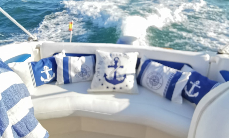 Image 4: Alquiler medio día de barco con titulación 6 personas o con patrón 4