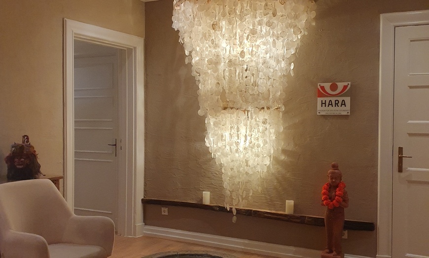 Image 2: Gesichts- & Hand-/Dekolleté-Massage / Rücken-, Gesichts- & Fuß-Massage