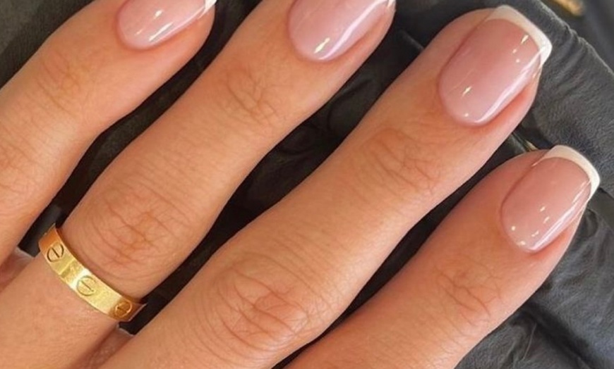 Image 1: Jusqu'à 31% de remise sur Manucure-pédicure chez Luxury Beauty