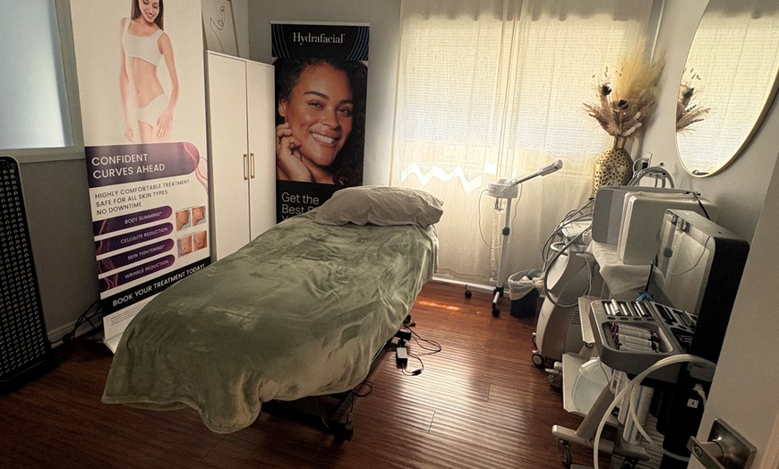 Image 2: Haircut with Conditioning, Shampoo and Blow Dry at Henley Body