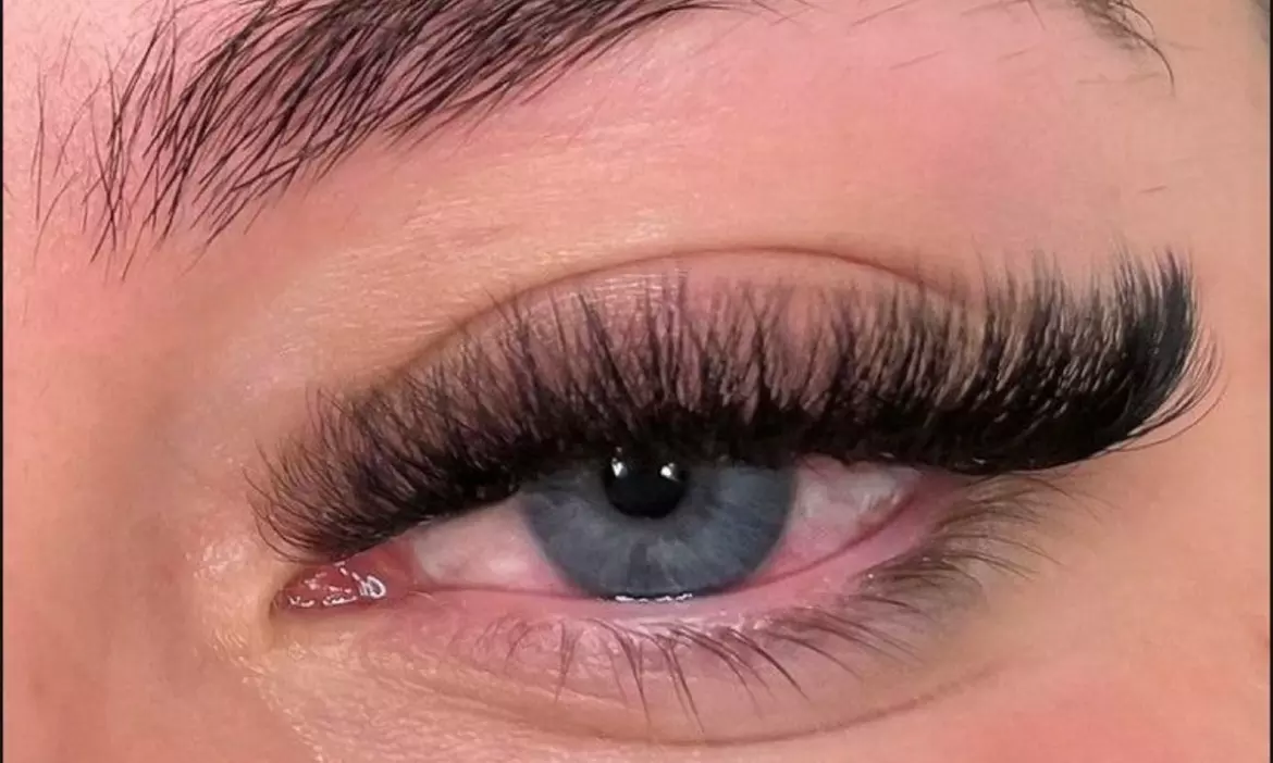 Extensions de cils à Drancy : cil à cil naturel, volume mixte ou russe