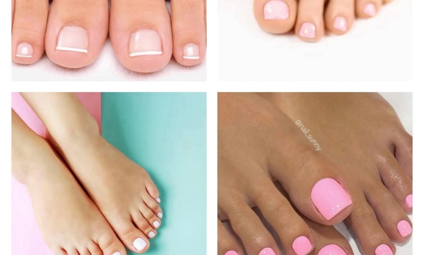 Image 1: Up to 26% Off on Manicure - Shellac / No-Chip / Gel at Mobile Glam