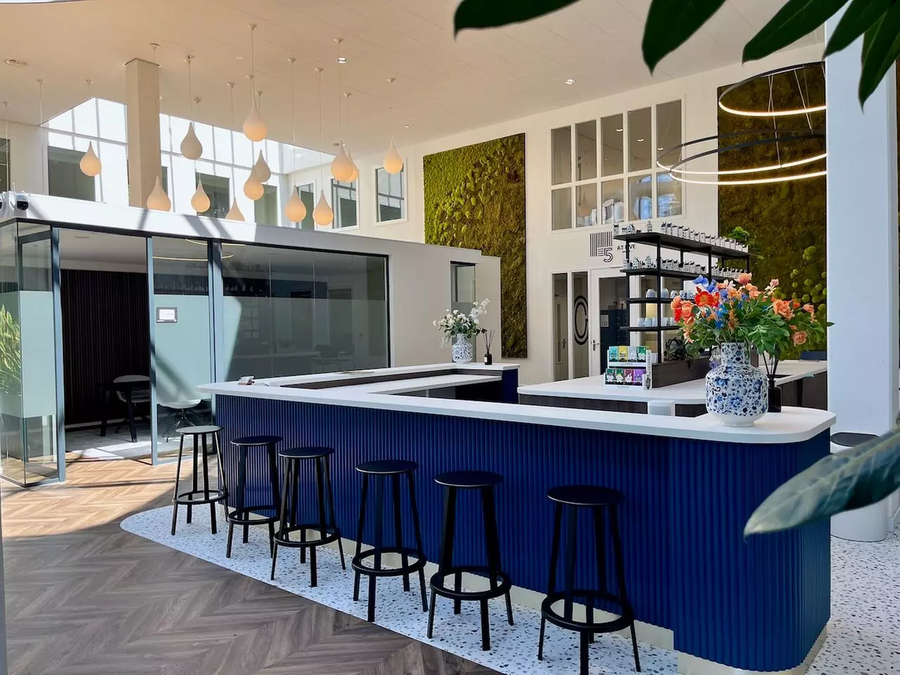 Stralende huidboost met voedende HydraFacial gezichtsbehandeling van 60 minuten met 42% korting - Image 4