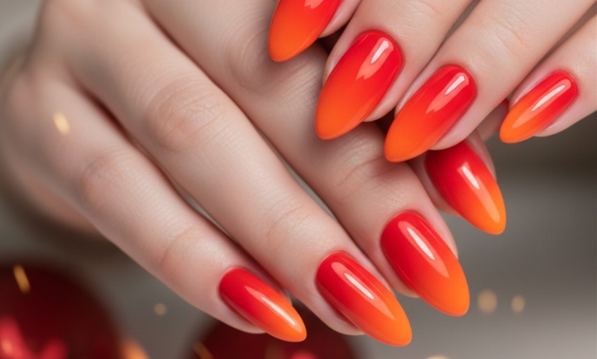 Image 5: Manicura o pedicura con opción a nivelación, refuerzo de gel y más