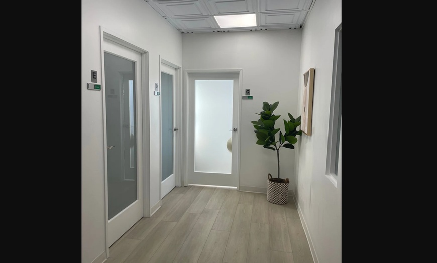 Image 4: Relaxing Swedish massage paired with Aromatherapy or Hot Stone 