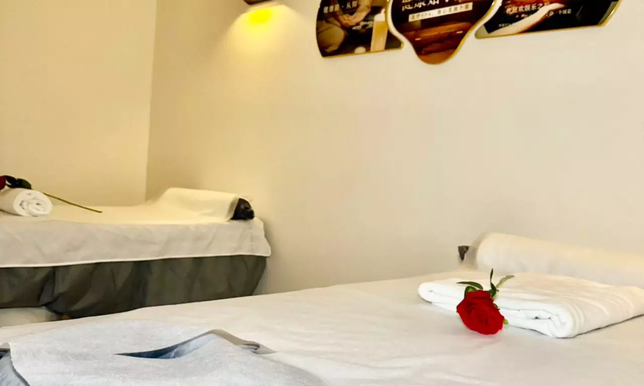 Enjoy Up to Triple 60-Minute Sessions of Soothing Foot or Back Spa