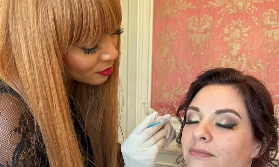 Perfectly Sculpted Brows with Airbrushed Tinting 