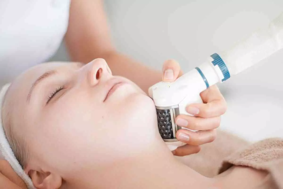 Zabieg Icoone na całe ciało lub twarz dla piękniejszej skóry w Amazing look by Halyna (do -46%) - Image 4