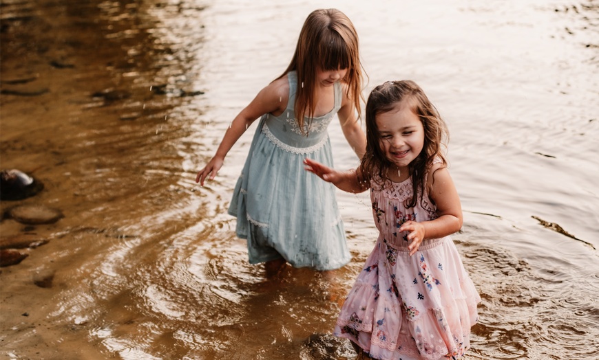 Image 2: 60-Min Outdoor Or Beach Photo Session / 30-Min Outdoor Session
