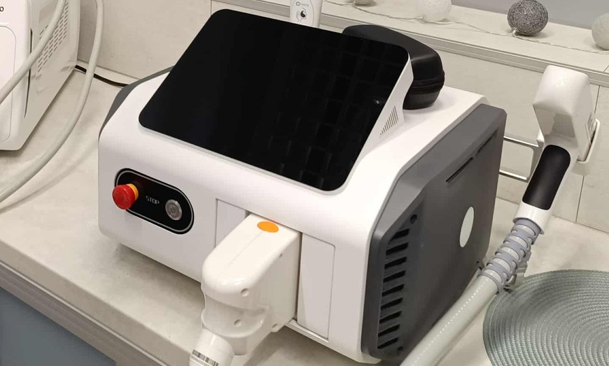 Image 2: Laserowy peeling węglowy twarzy z opcjonalną ampułką i maską algową