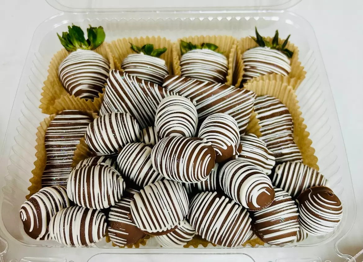 Designer Dipped Strawberries – Pick Your Flavor or Fun Topping Mix!
