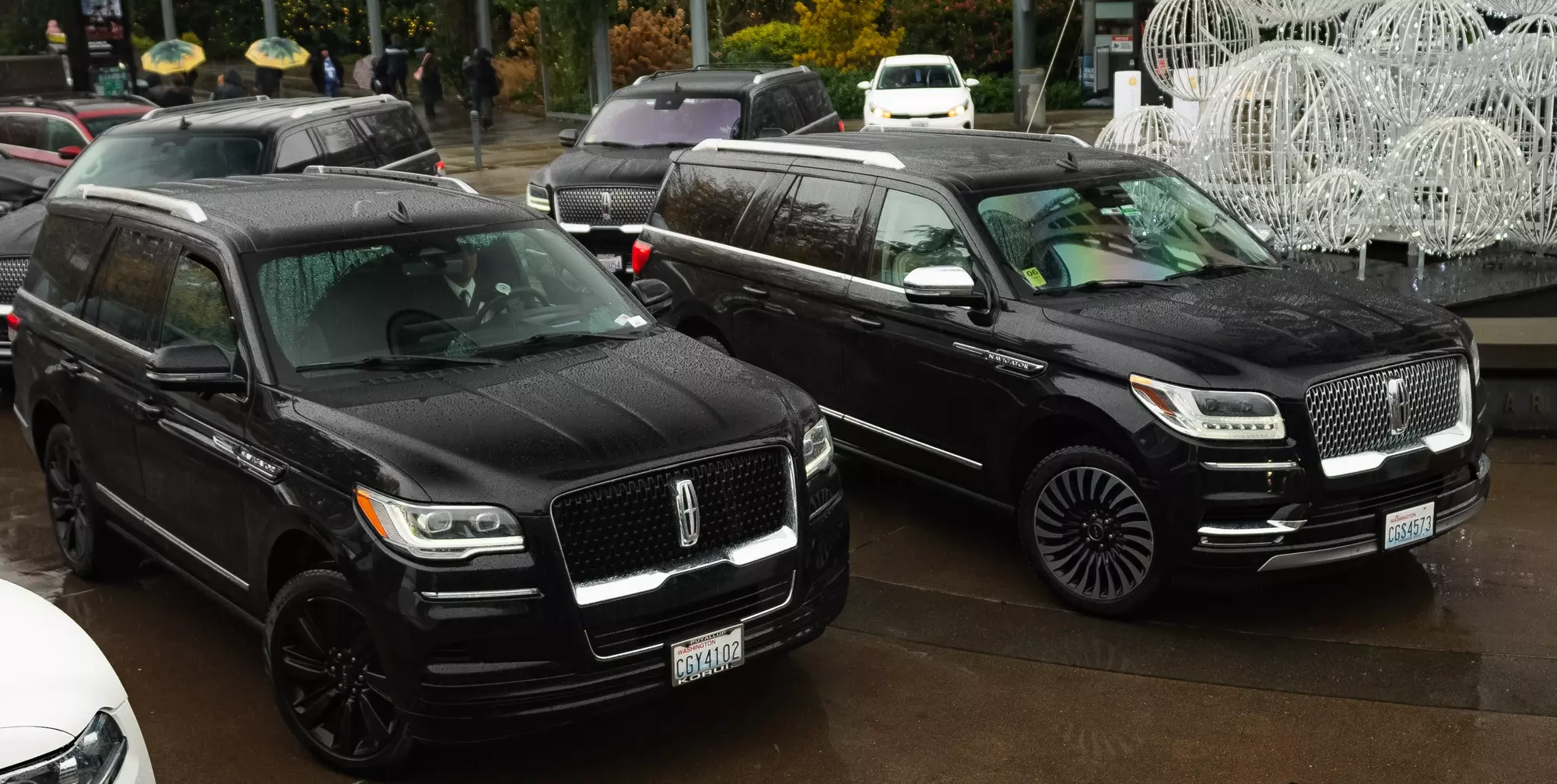 Up to 20% Off on Black Car / Limo / Chauffeur at SUV Seattle Services - Airport Transfer & Limousine Service.