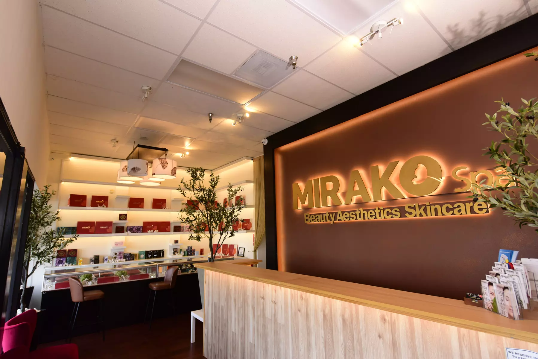 Rejuvenate your skin with a 60-min facial and complementary treatments