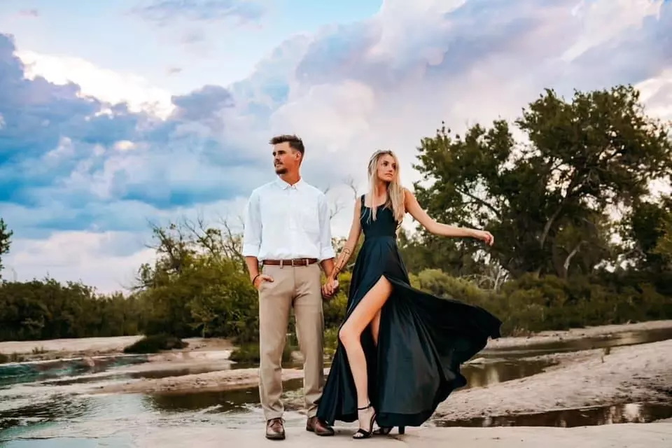 Up to 60-Min Outdoor Engagement Photography Session + Digital Images