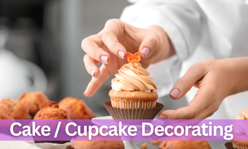 Image 1: Master cake and cupcake decorating techniques with an online course
