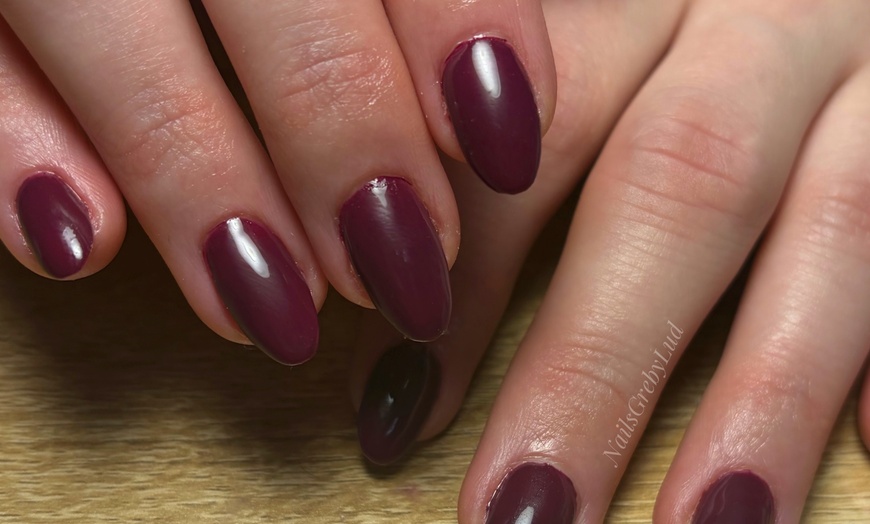 Image 2: Beauté des mains et pose de gel à Grenoble avec Long Wah Clinic