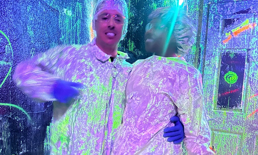 Image 2: Splash Room Experience - Let the walls be your canvas!