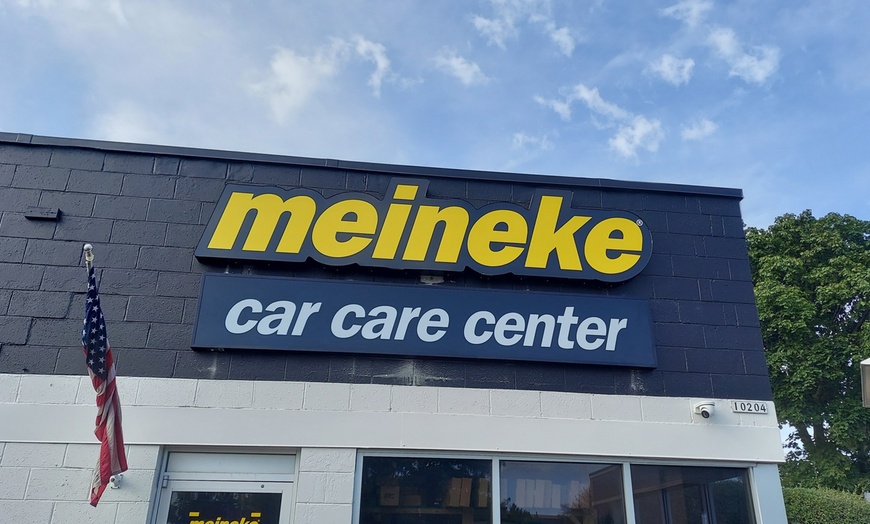 Image 2: Oil Change & Digital Inspection at Meineke West Allis