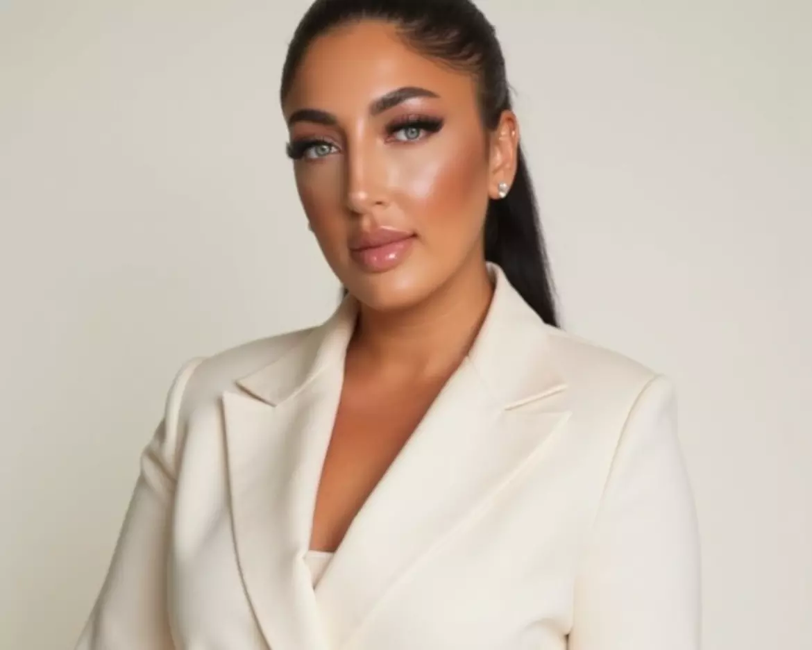 Frische Haut: Aqua-Facial + Microneedling, 3x Aqua-Facial oder 3x Microneedling für 1 Person (bis zu 41% sparen) - Second Medium