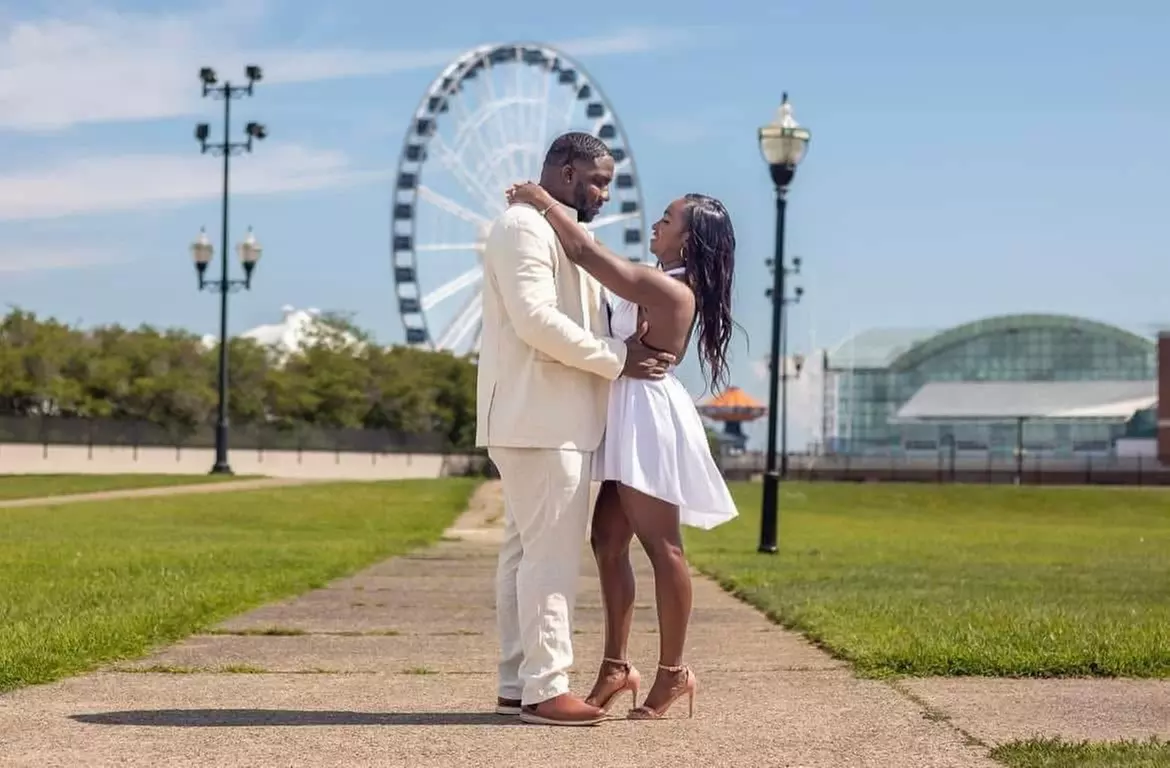 Mini & Engagement Sessions in Milwaukee & St. Louis Iconic Spots