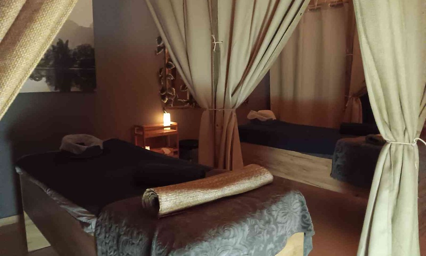 Image 3: Ritual sensitivo en pareja con masaje consciente y aromaterapia en Khallessha 67% de descuento