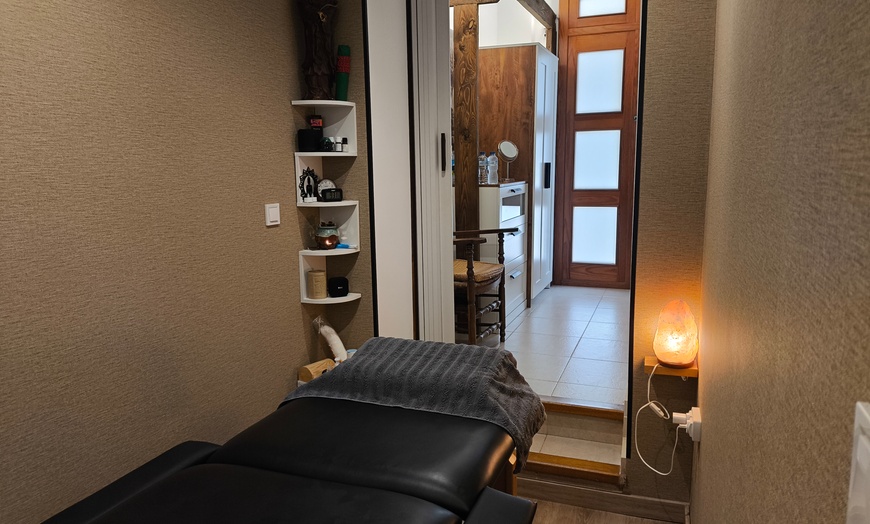 Image 4: Rituales relajantes de espalda con masaje de pies, de cuello y craneal