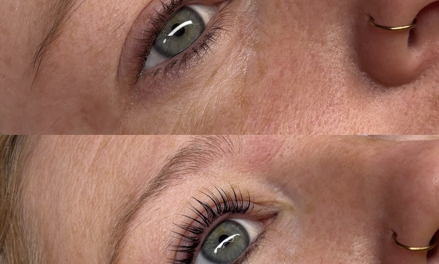 Image 4: Up to 44% Off on Eyelash Extensions at Pretty Kitty Perth
