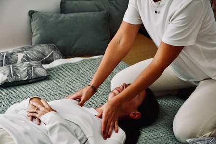 Massage dos 15 min avec pose de ventouses 20 min (du lundi au vendredi) - Aude Ramirez Hasu Shiatsu