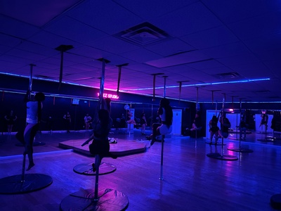 Three Pole Dancing Classes - Vibez Studio