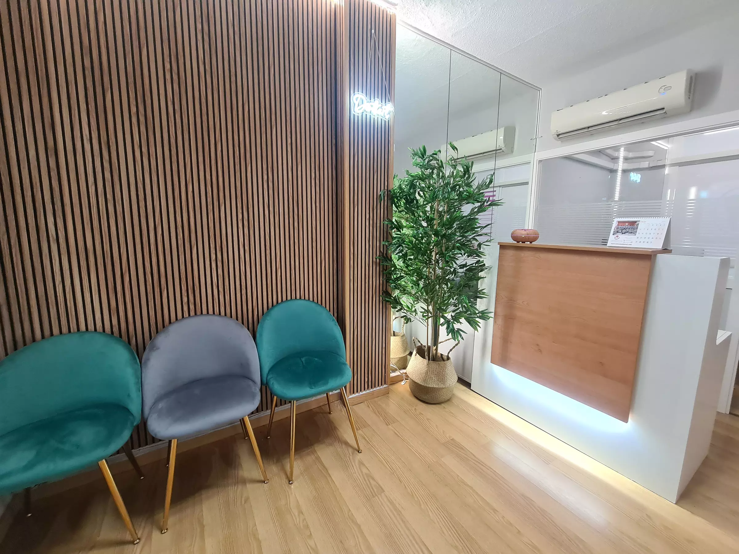 Tratamiento de relleno facial en Clínica Dentia