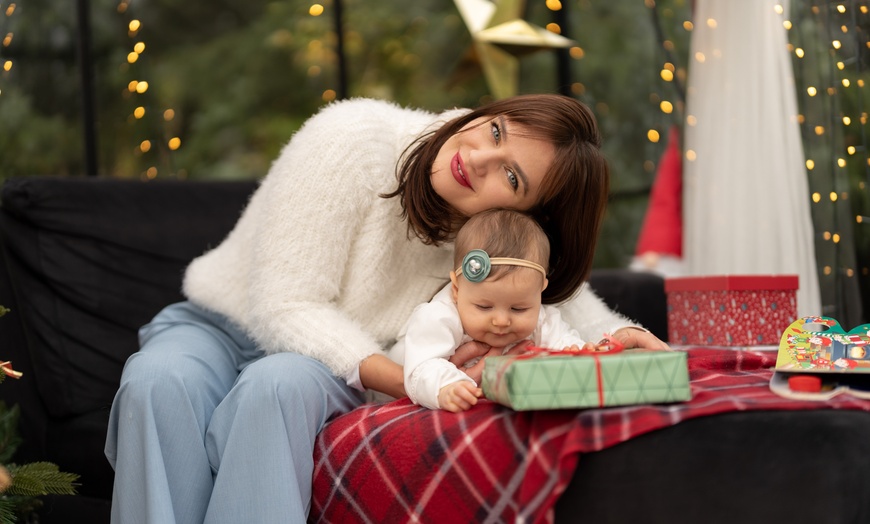Image 5: Magiczna sesja rodzinna w świątecznej oprawie