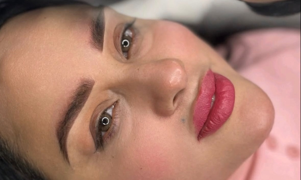 Permanent Make-up für Augenbrauen, optional mit Nachtermin - 1 Person