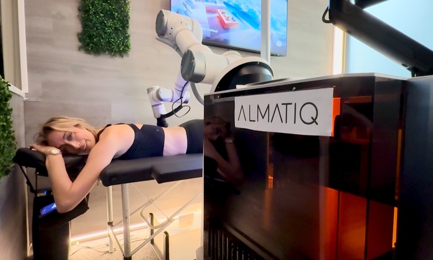 Image 2: Relax with 30, 45 or 60-Minute Classic AI Enhanced Massage at ALMATIQ