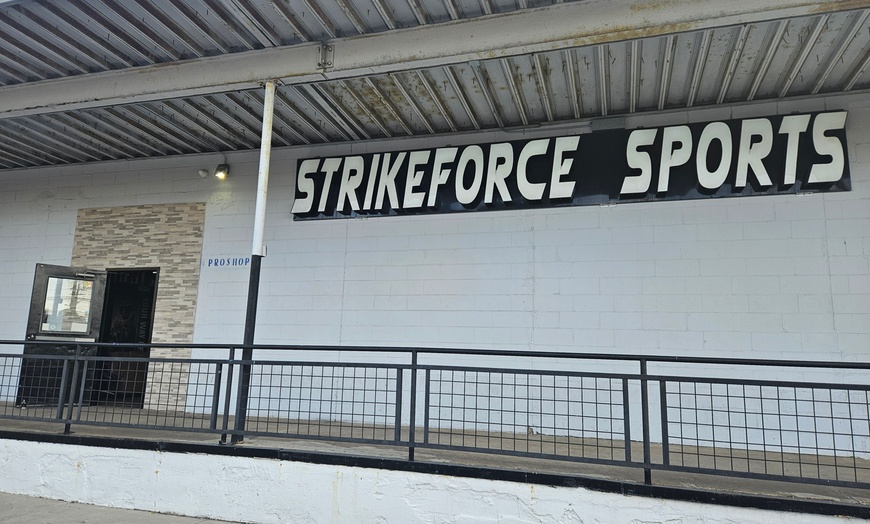 Image 4: Epic Airsoft Action: 4-Hour Sessions with Gear Included