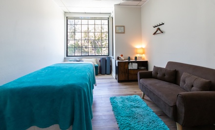 30 minute holistic massage + hot towels + rose essential oil - Sun Rise World Therapies