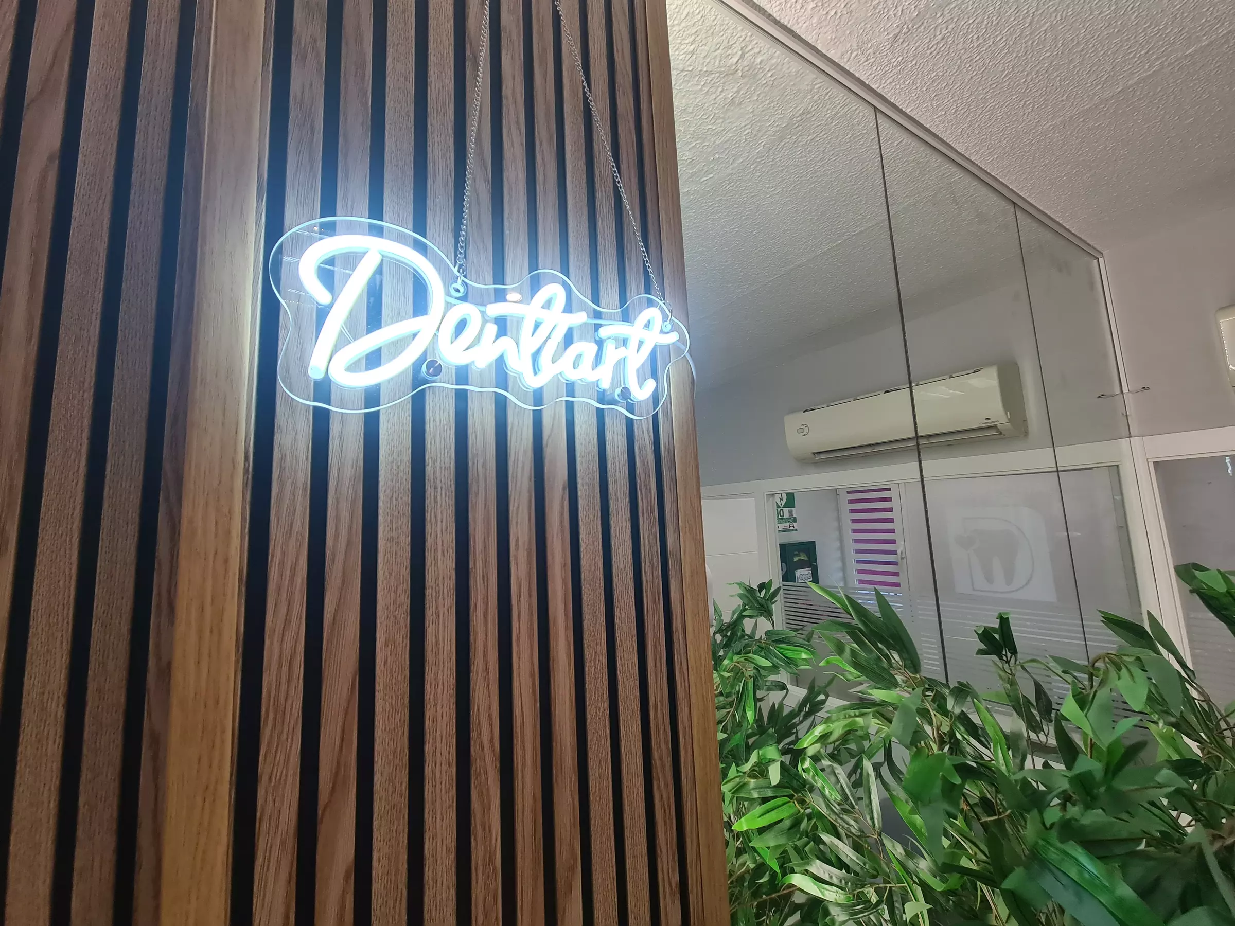 Hasta 95% de dto. en Blanqueamiento dental - Tradicional en Dentia Bucodental