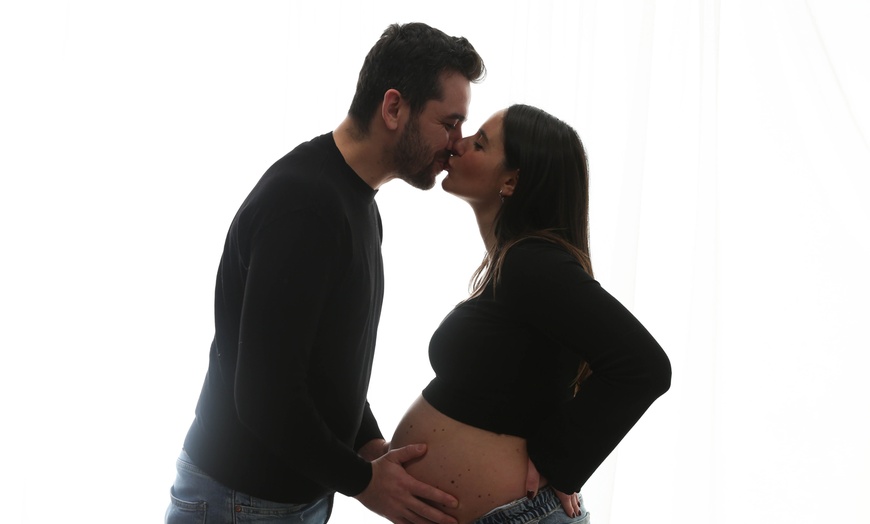 Image 3: Exclusive Bump and Baby Photoshoot Deal to Capture Memories
