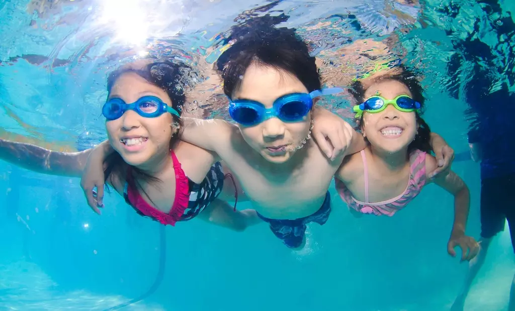 Four or Eight 30-Min Indoor Swim Lessons for Kids & Annual Membership