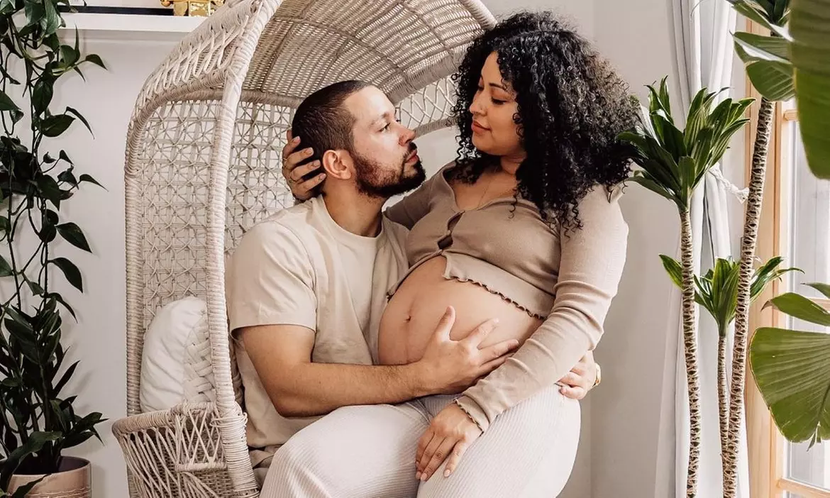 Capture Motherhood's Beauty with a Maternity Photo Shoot