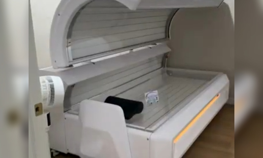 Image 3: Red Light Therapy Sessions for Muscle Relief, Metabolism & Circulation