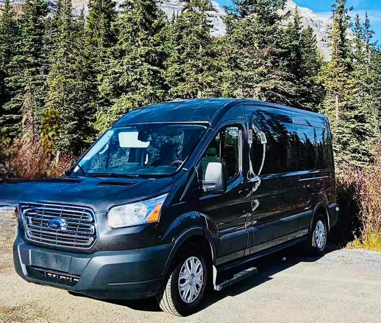 Scenic Moraine Lake and Lake Louise Tour with Shuttle Options