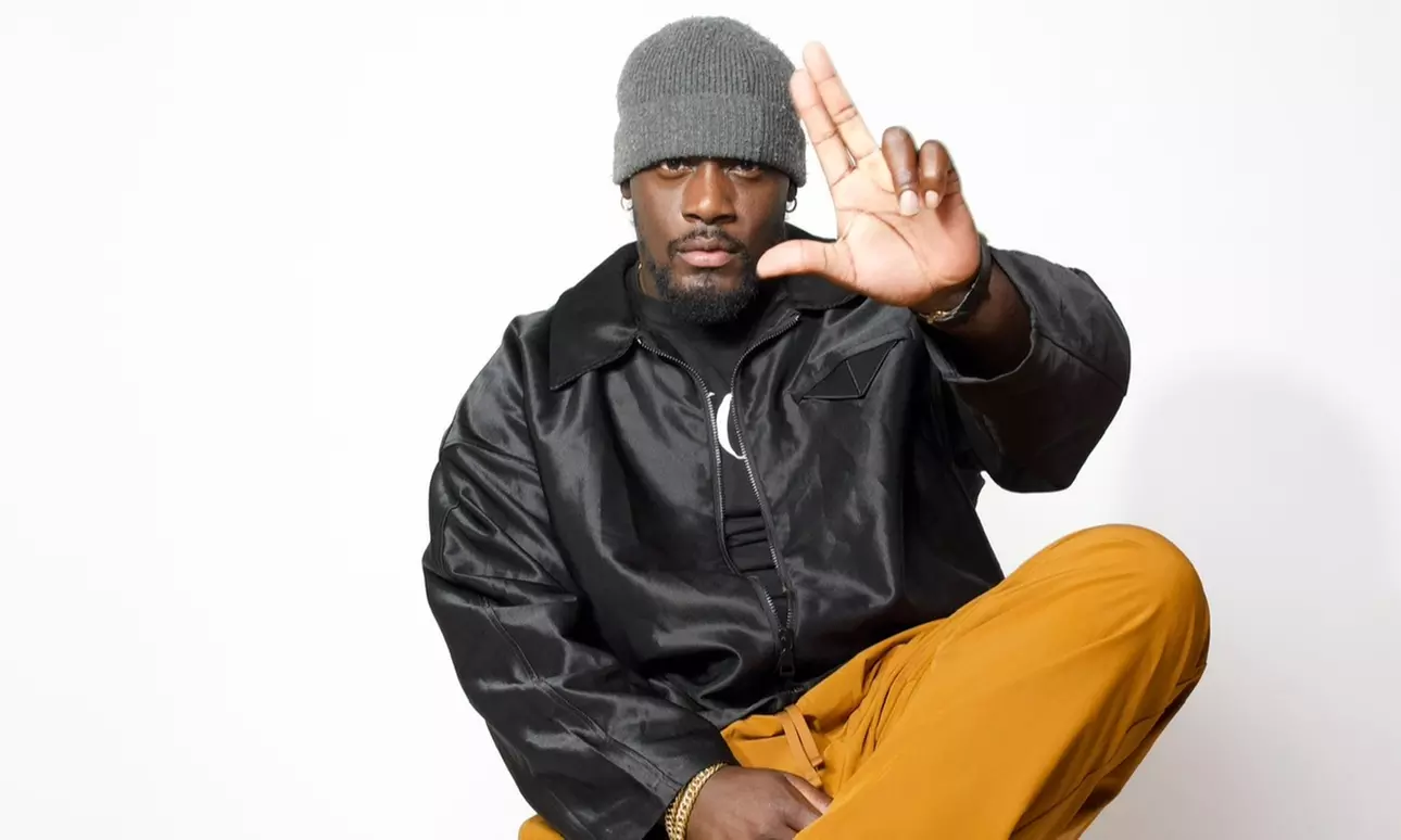 Get 30, or 60 Minute In-Studio Photography Session and Photo Package!