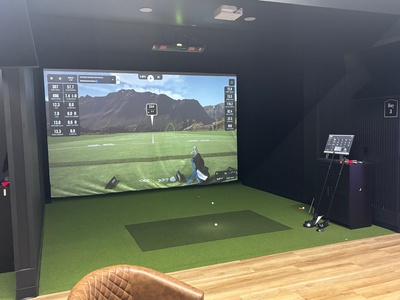 1 Hour on the Golf Simulator for up to 4 People - Teetimez
